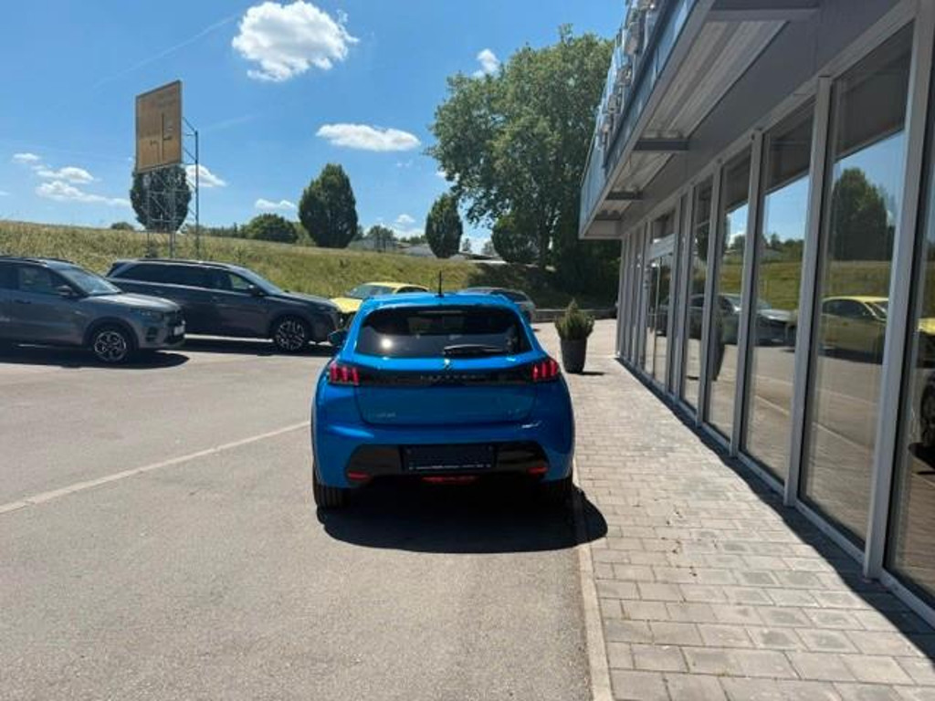 Peugeot e-208