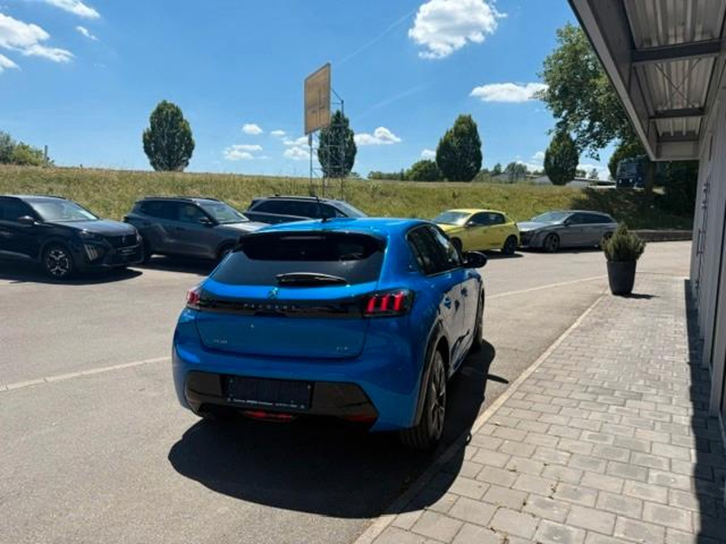 Peugeot e-208