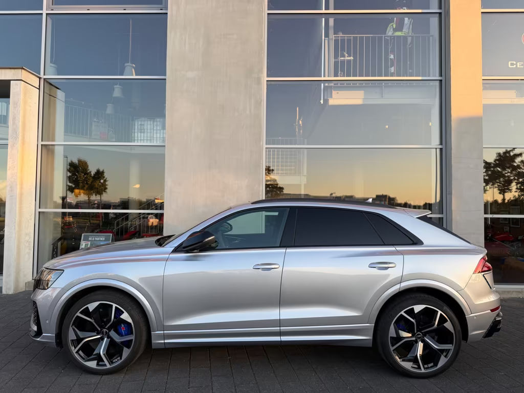 Audi RS Q8 Dynamik/Keramik/Massage/AHK/ACC/SDACH/23´
