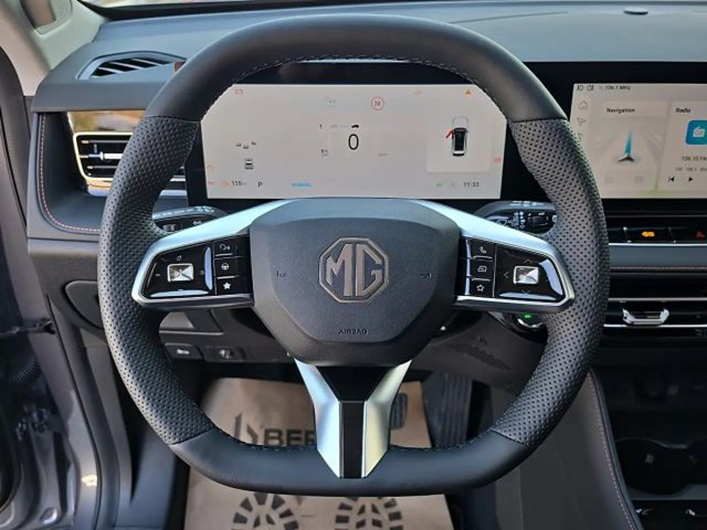 MG HS