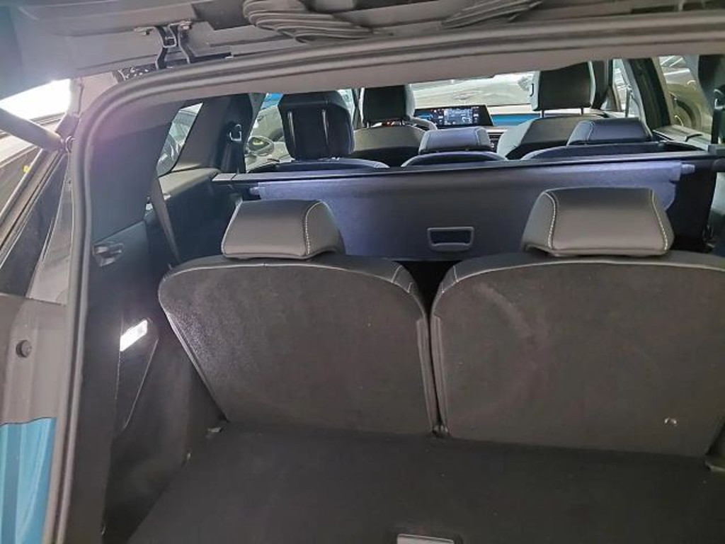 Peugeot E-5008