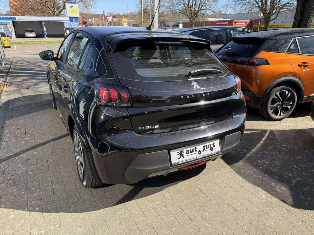 Peugeot e-208