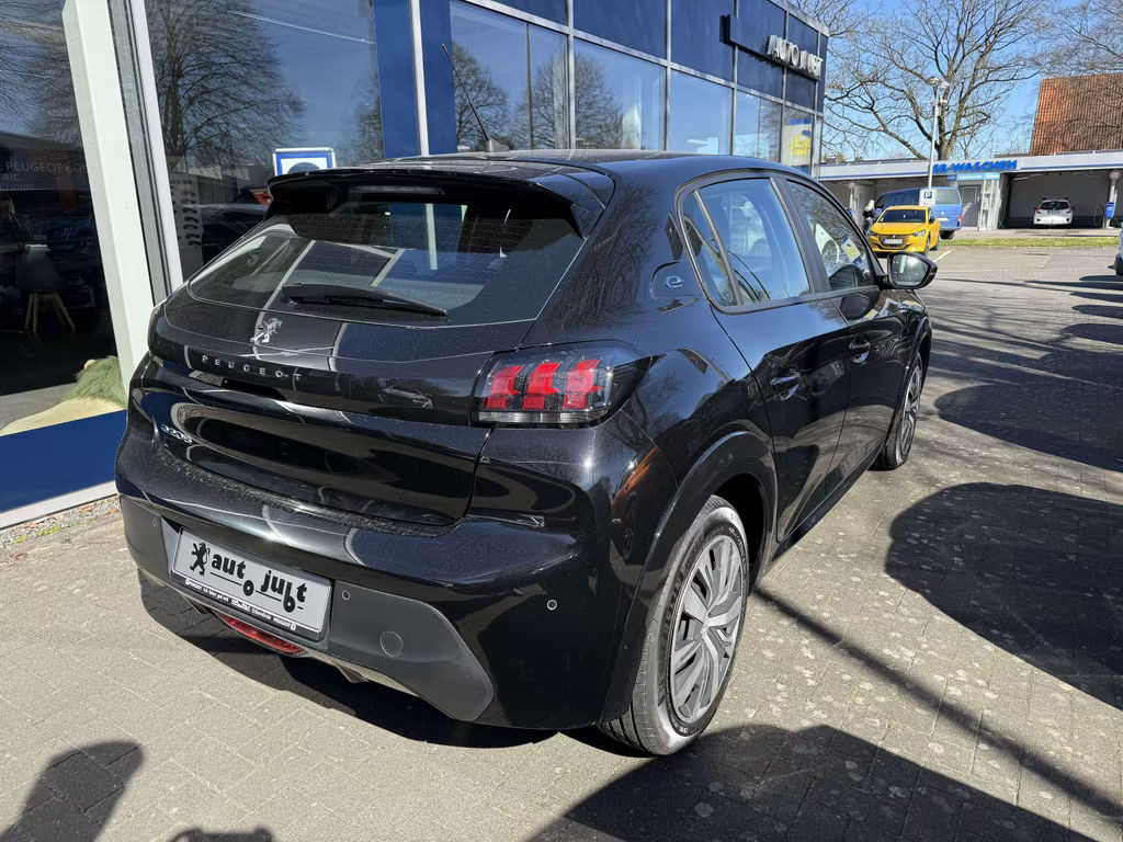 Peugeot e-208