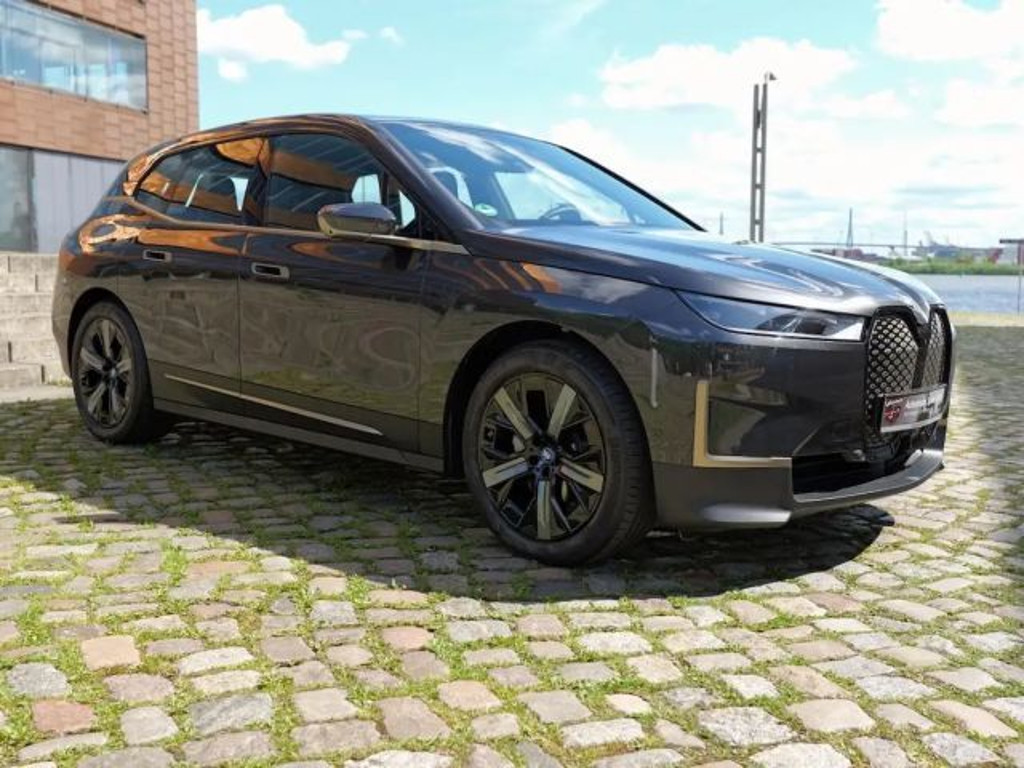BMW iX