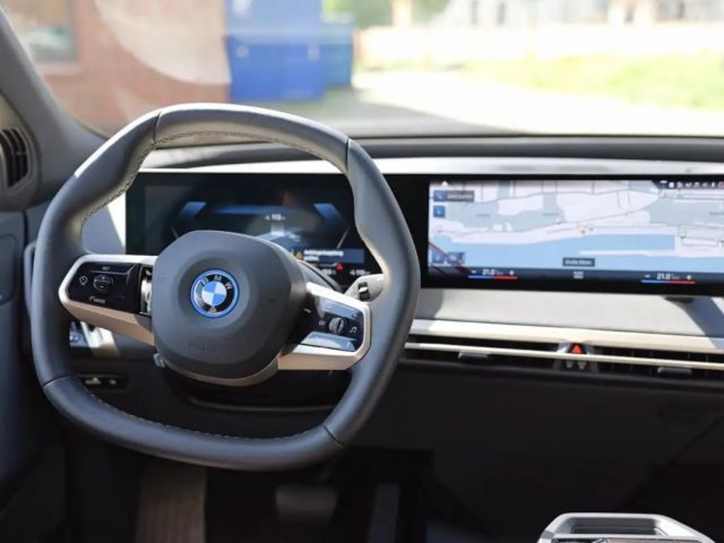 BMW iX