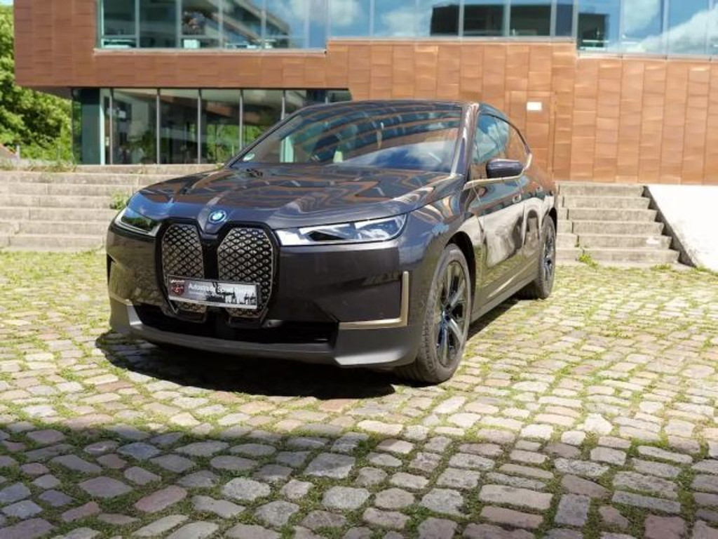 BMW iX