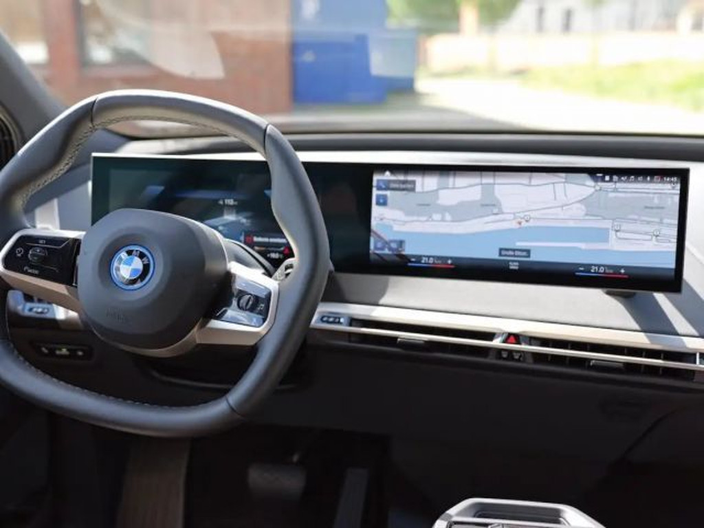 BMW iX