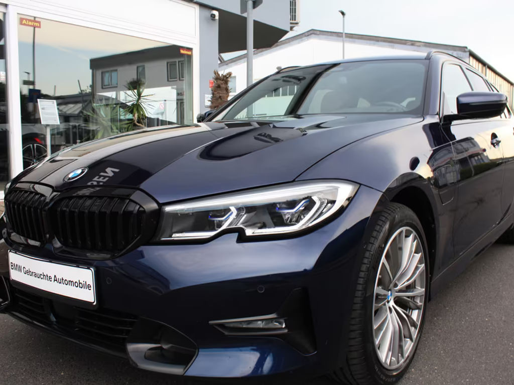 BMW 3 Serie 330 xDrive Sport Line Touring 330e