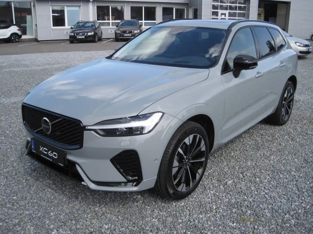 Volvo XC60 AWD Plus Dark