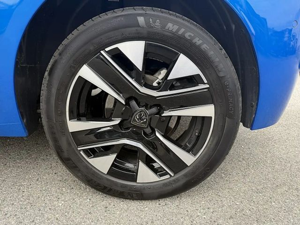 Peugeot e-208
