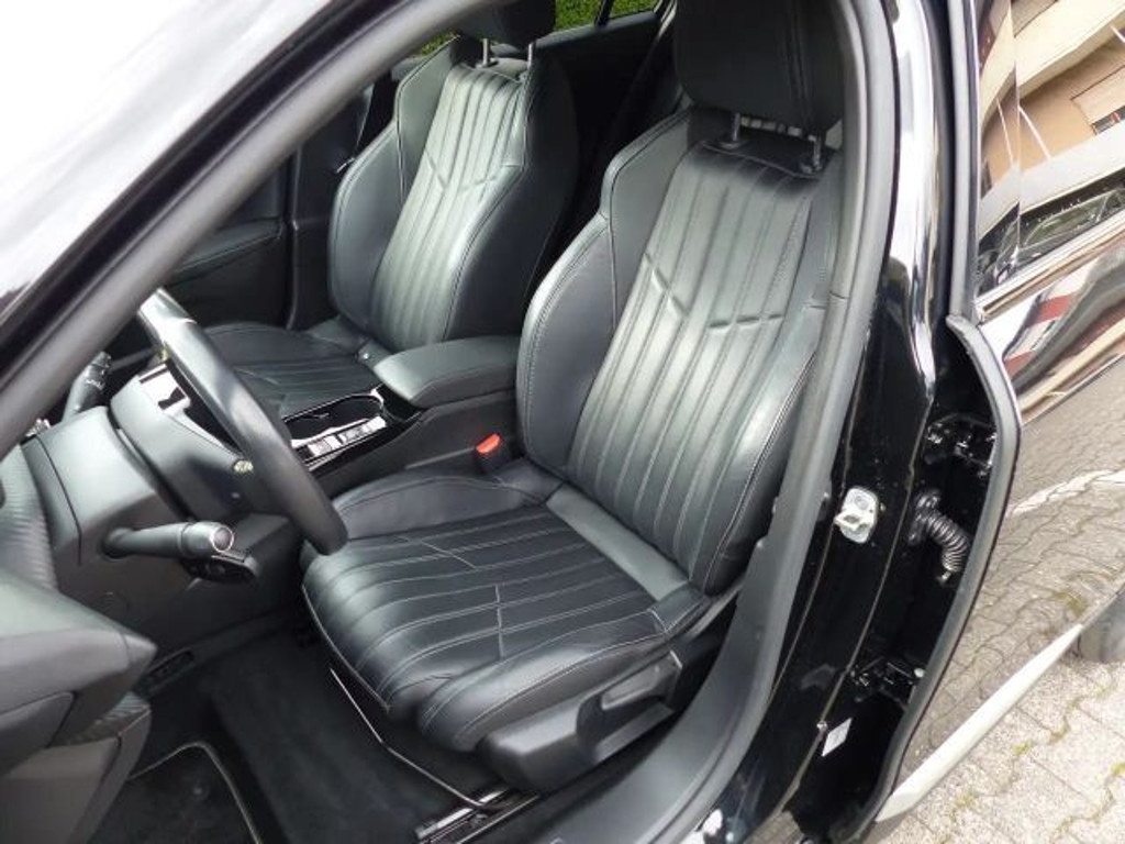 Peugeot e-2008