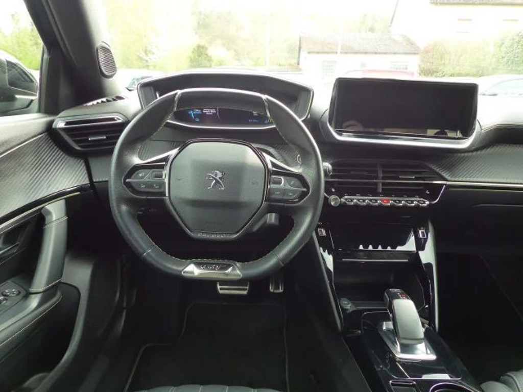 Peugeot e-2008