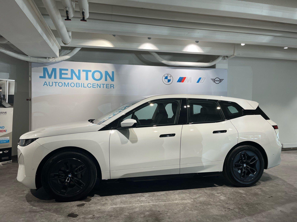 BMW iX