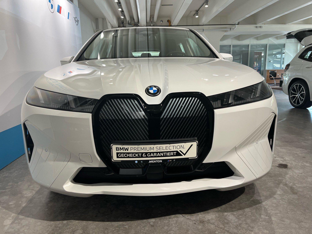 BMW iX