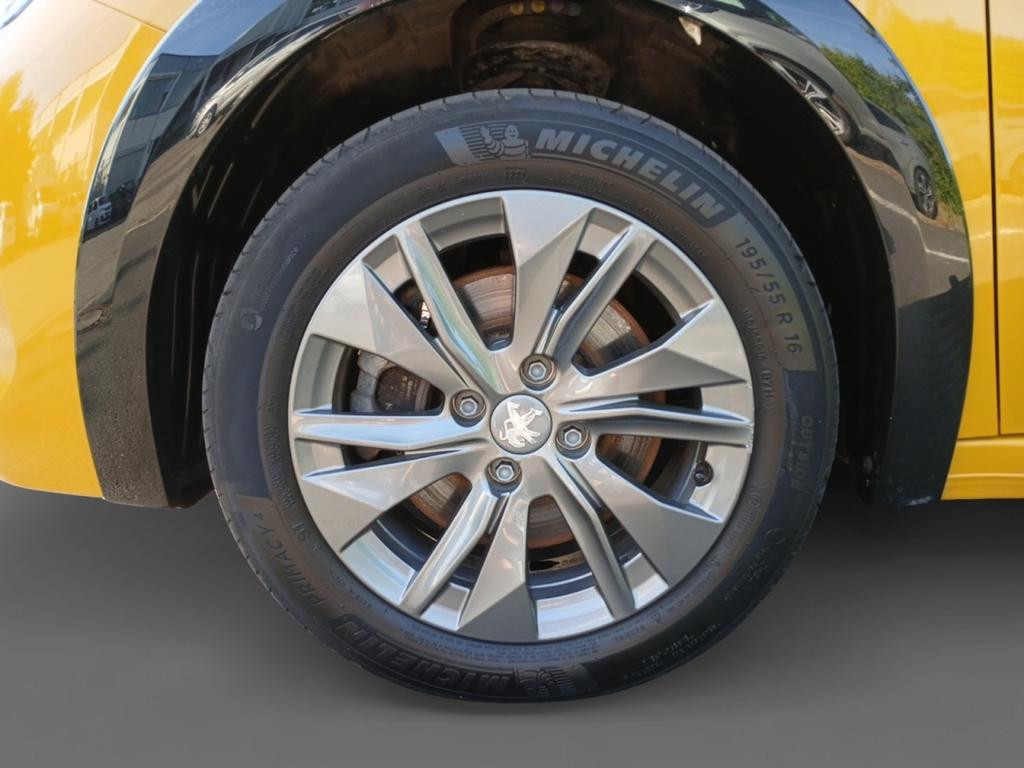 Peugeot e-208