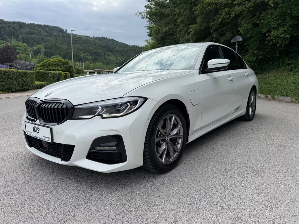 BMW 3 Serie 330 M-Sport Sedan 330e