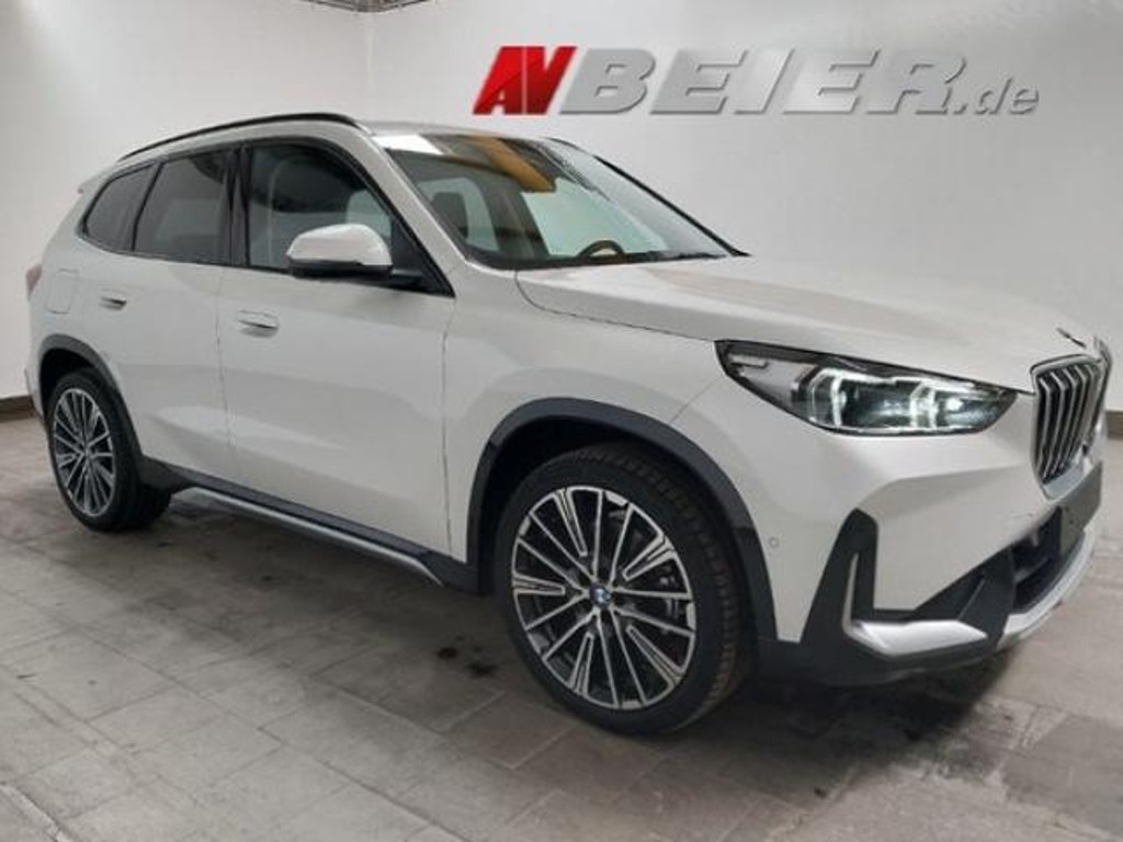 BMW X1 xLine Panorama AHK LED Harmon Kamara 23 d