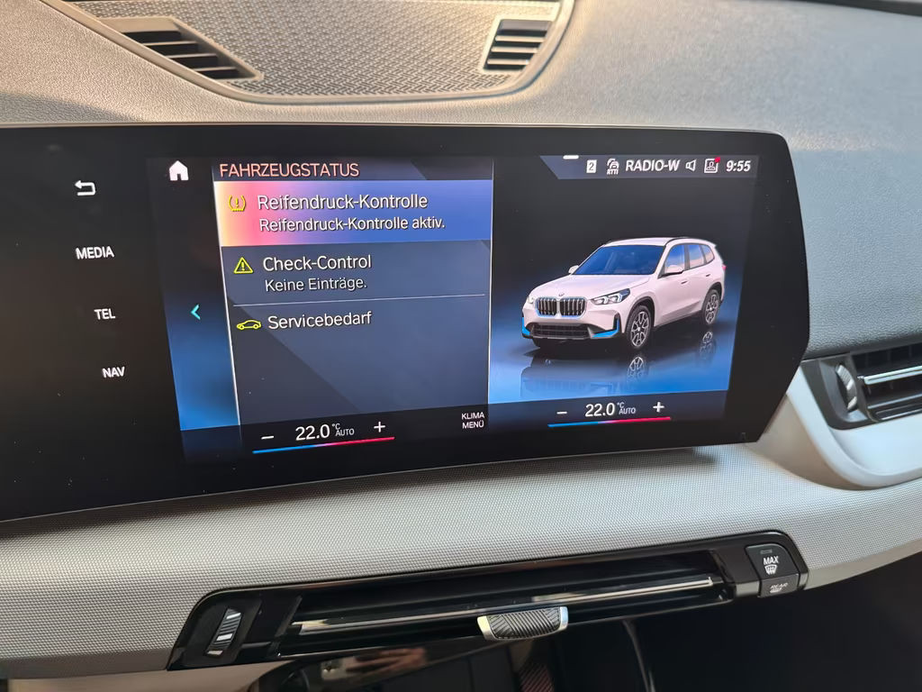 BMW iX1