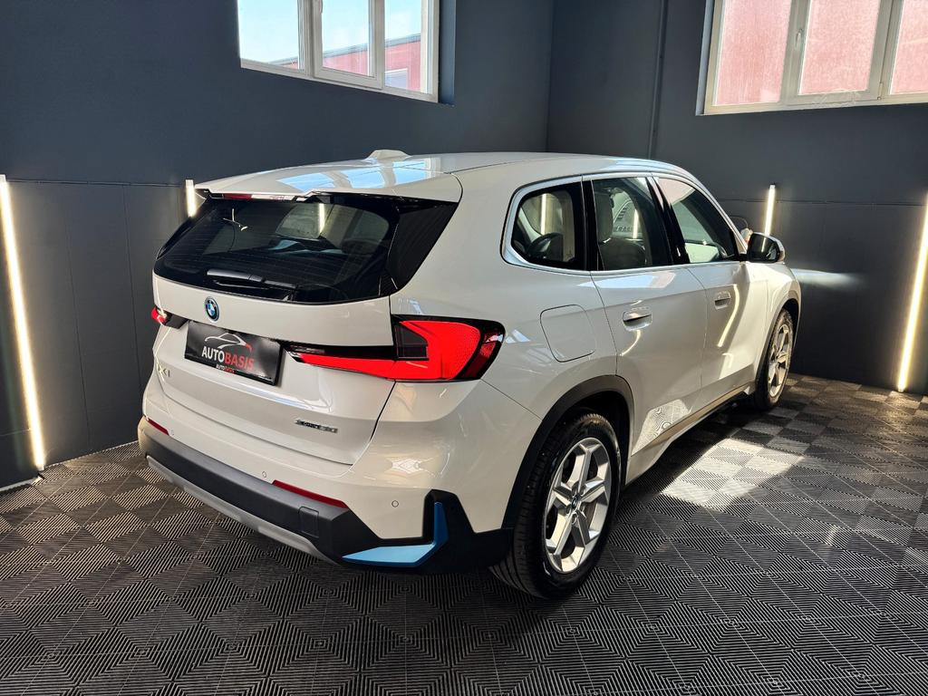 BMW iX1