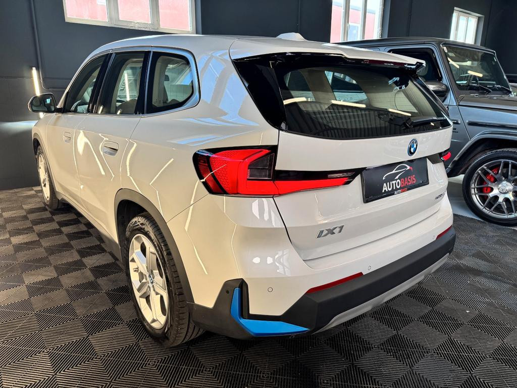 BMW iX1