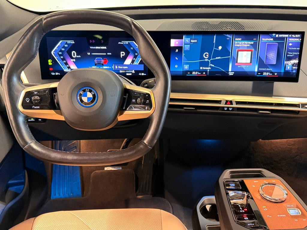BMW iX