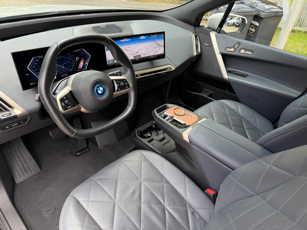 BMW iX