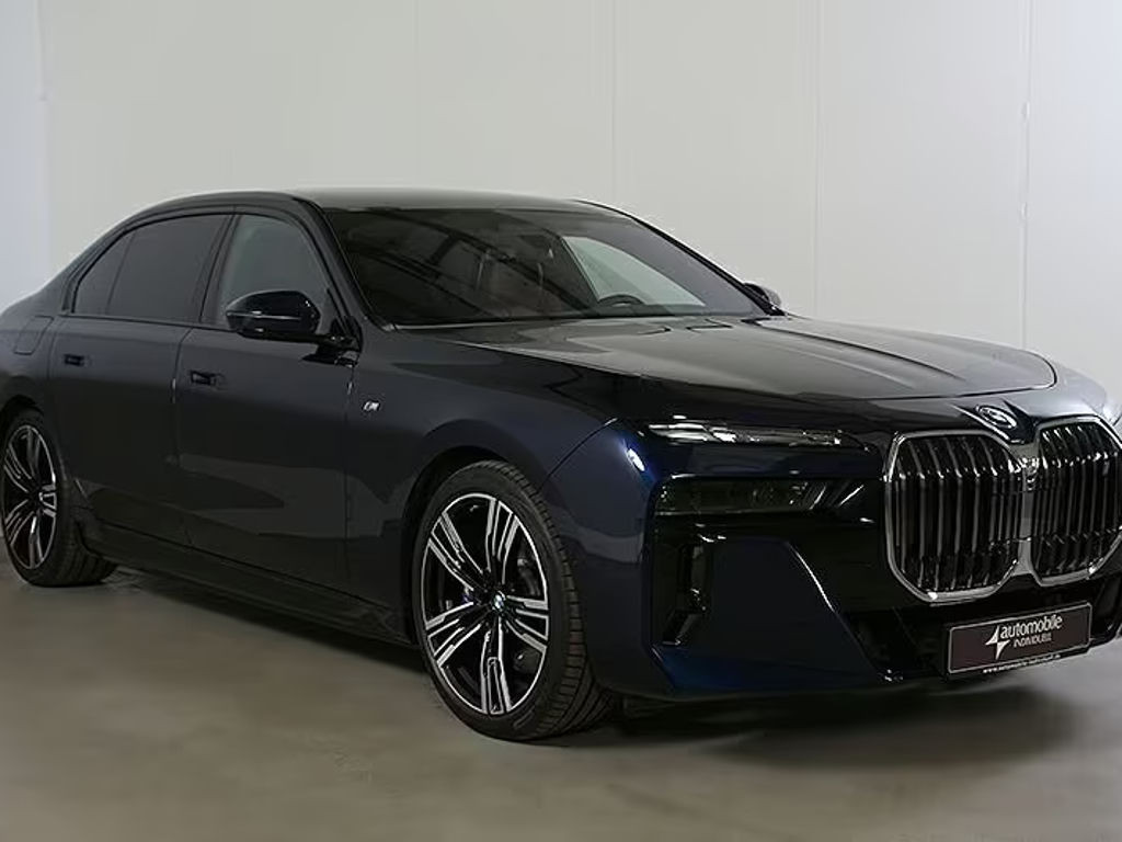 BMW i7