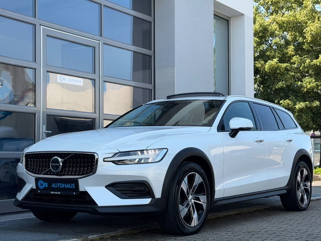 Volvo V60 Cross Country AWD Plus