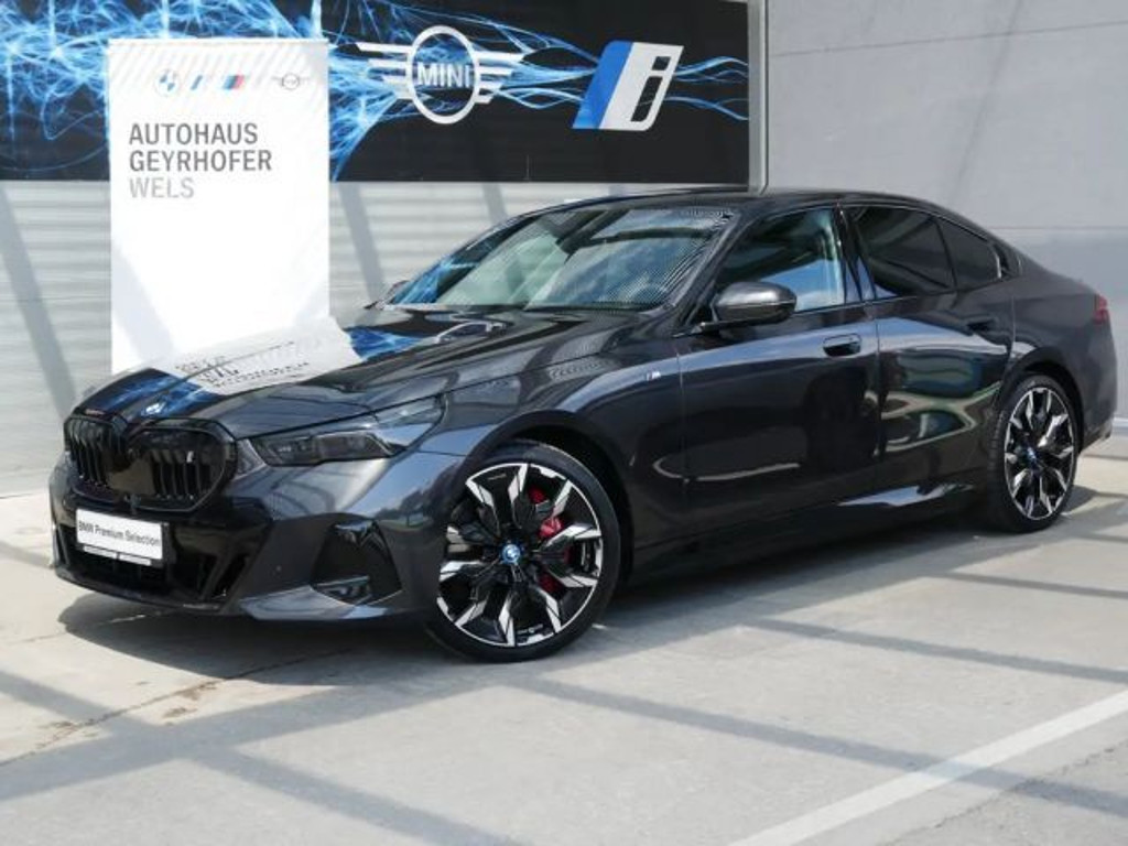 BMW i5 Sedan
