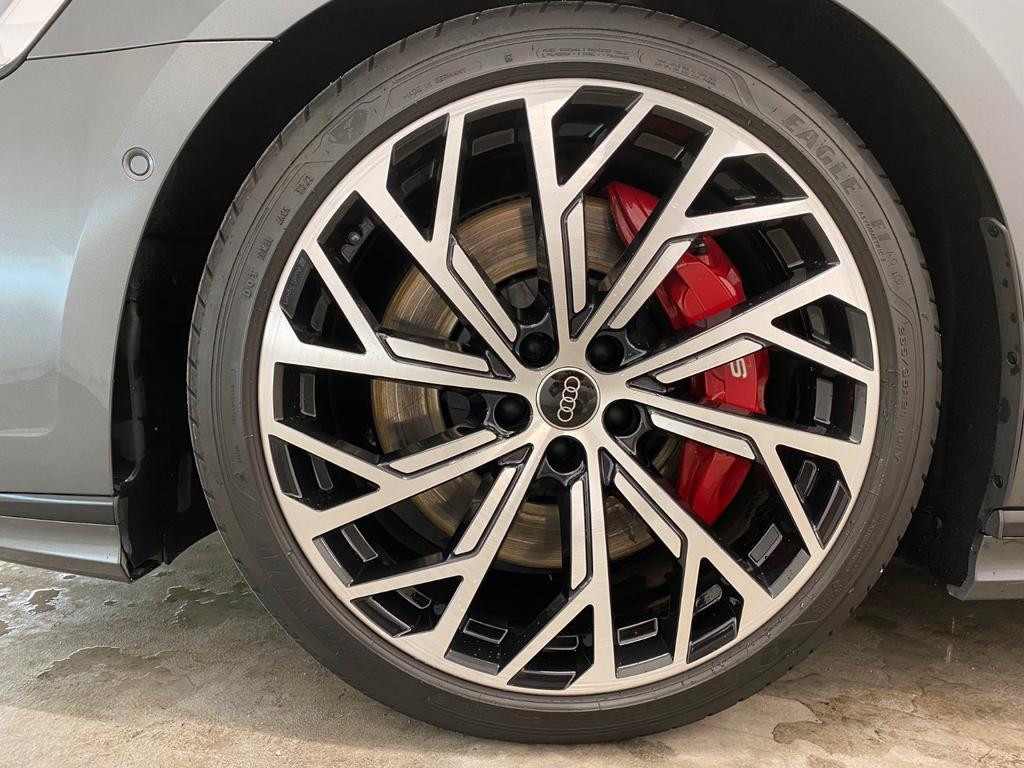 Audi S8