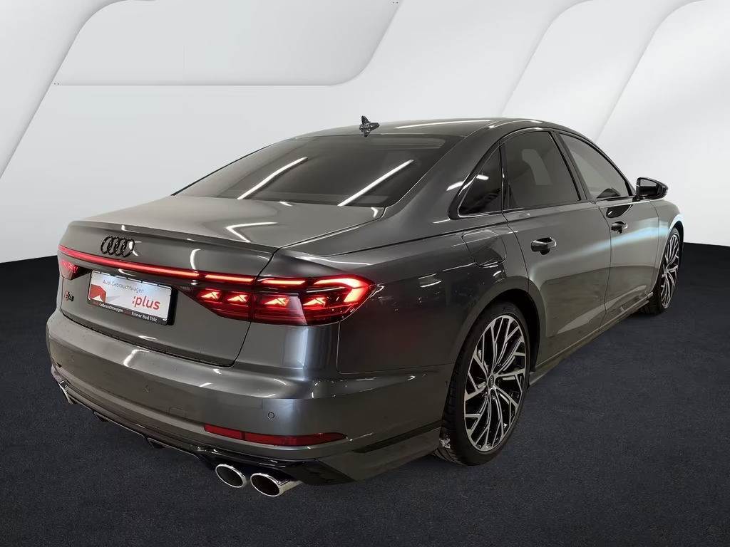 Audi S8