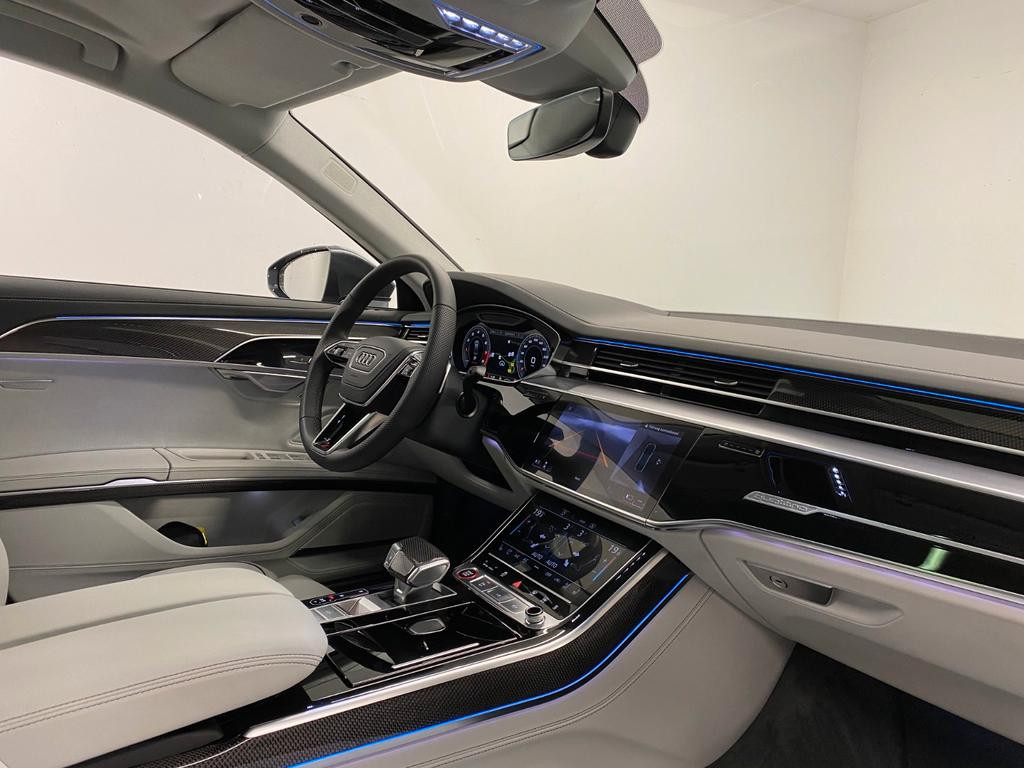 Audi S8