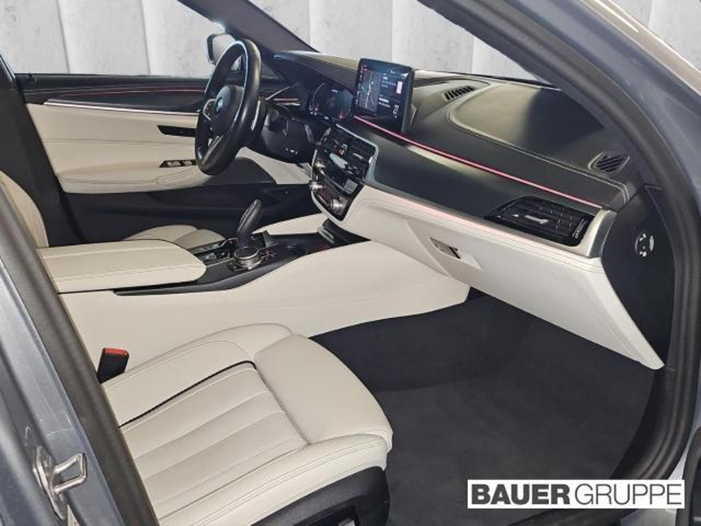 BMW M550 xDrive Sedan