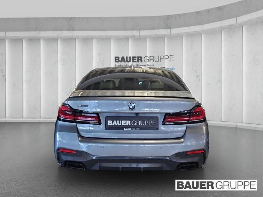 BMW M550