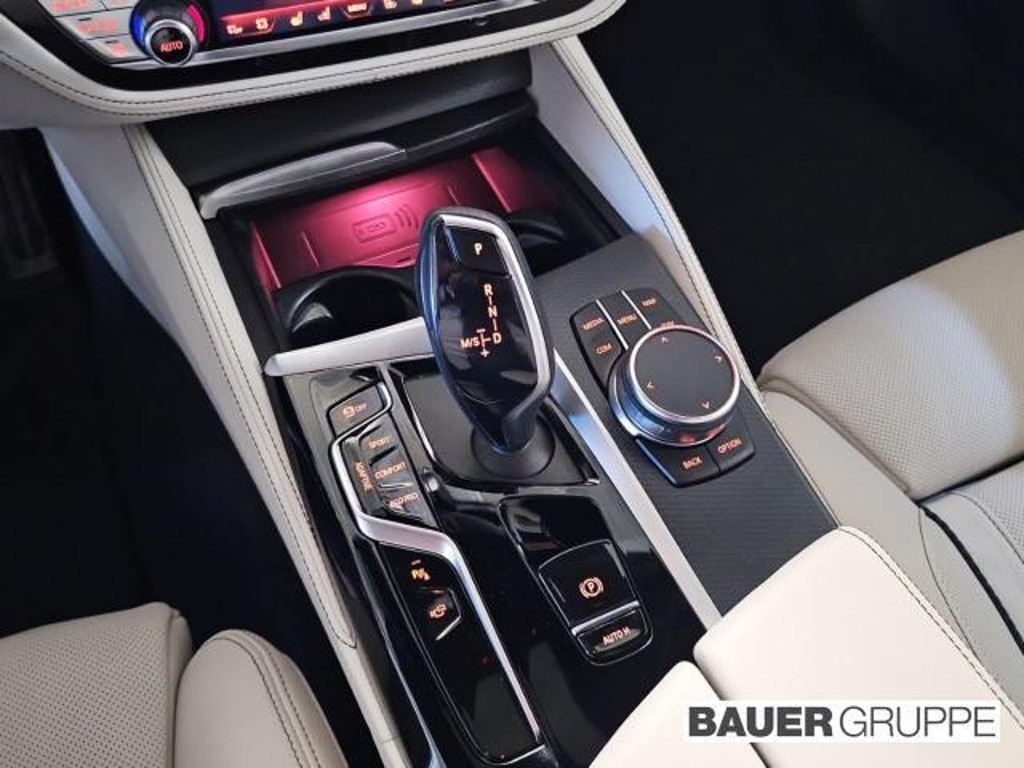 BMW M550