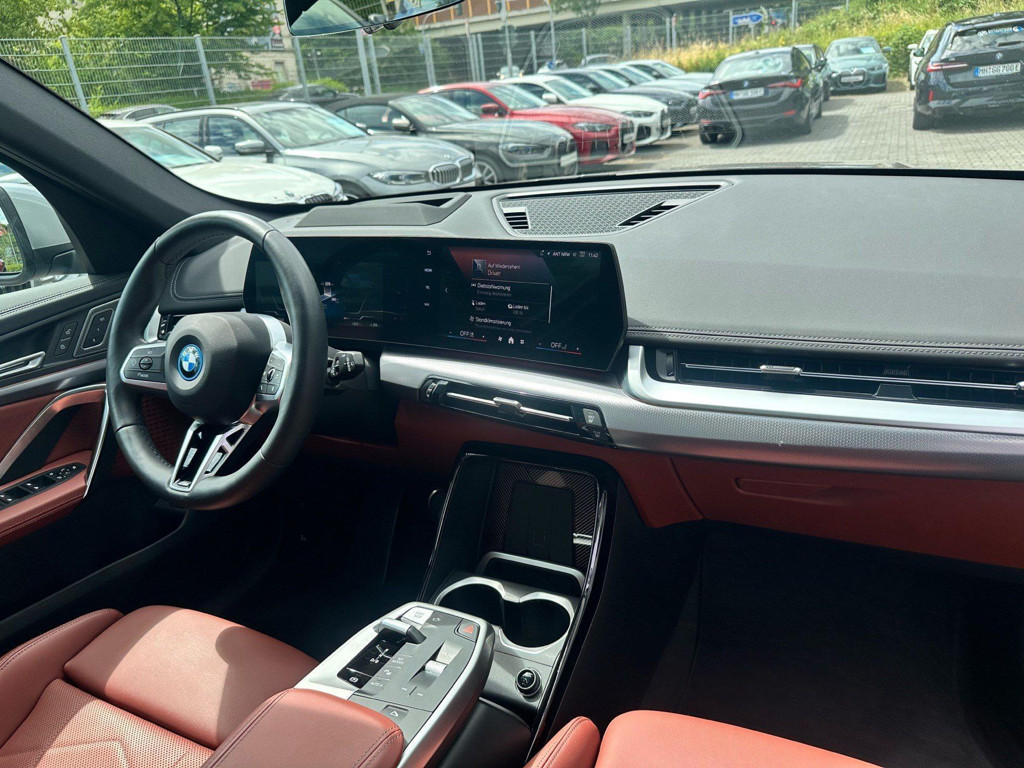 BMW iX1