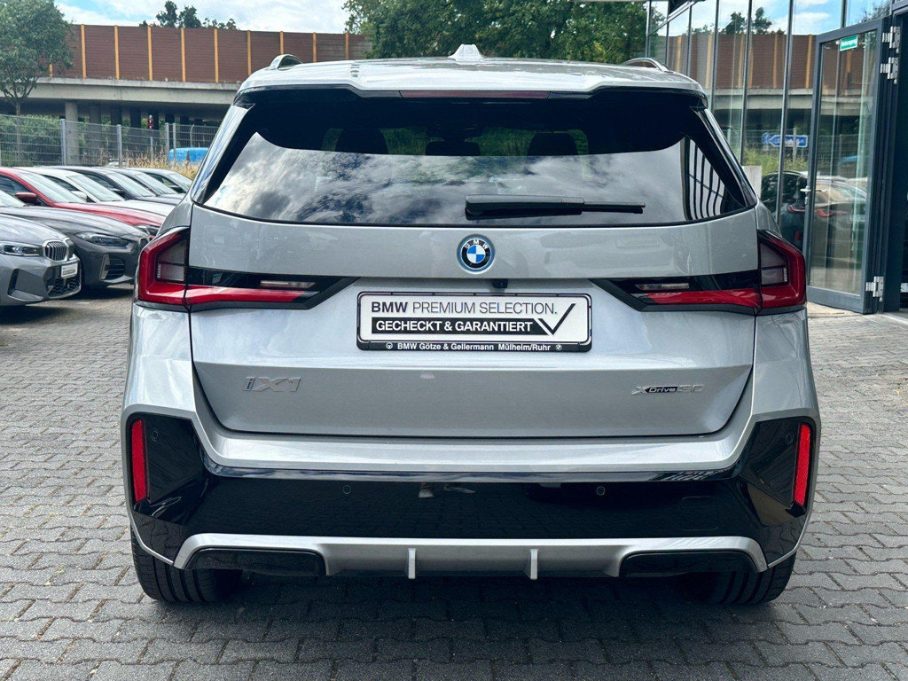BMW iX1