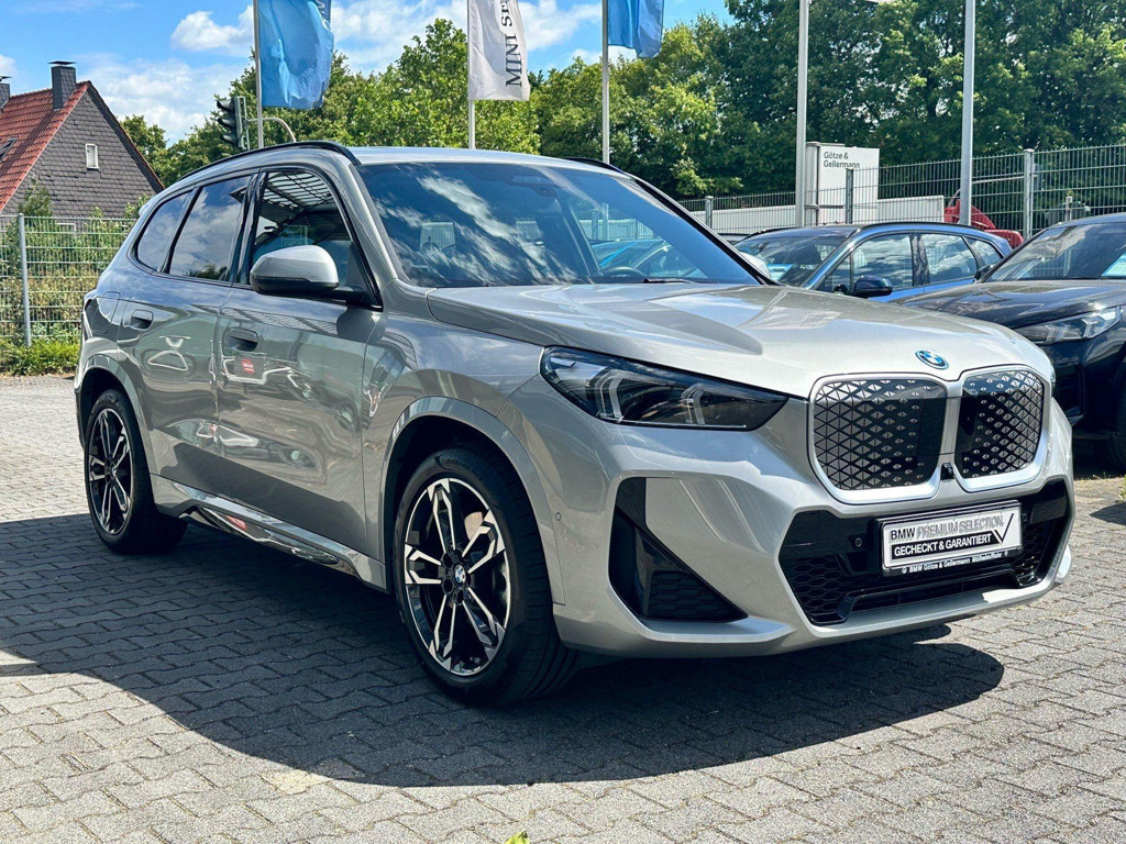 BMW iX1