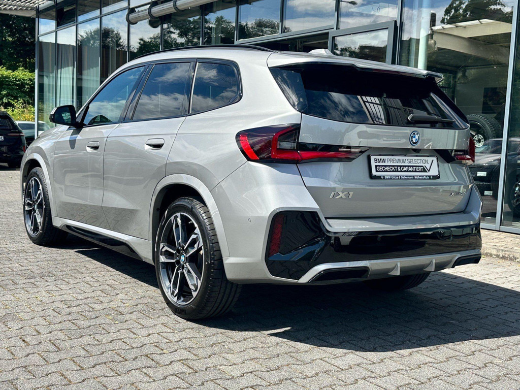BMW iX1