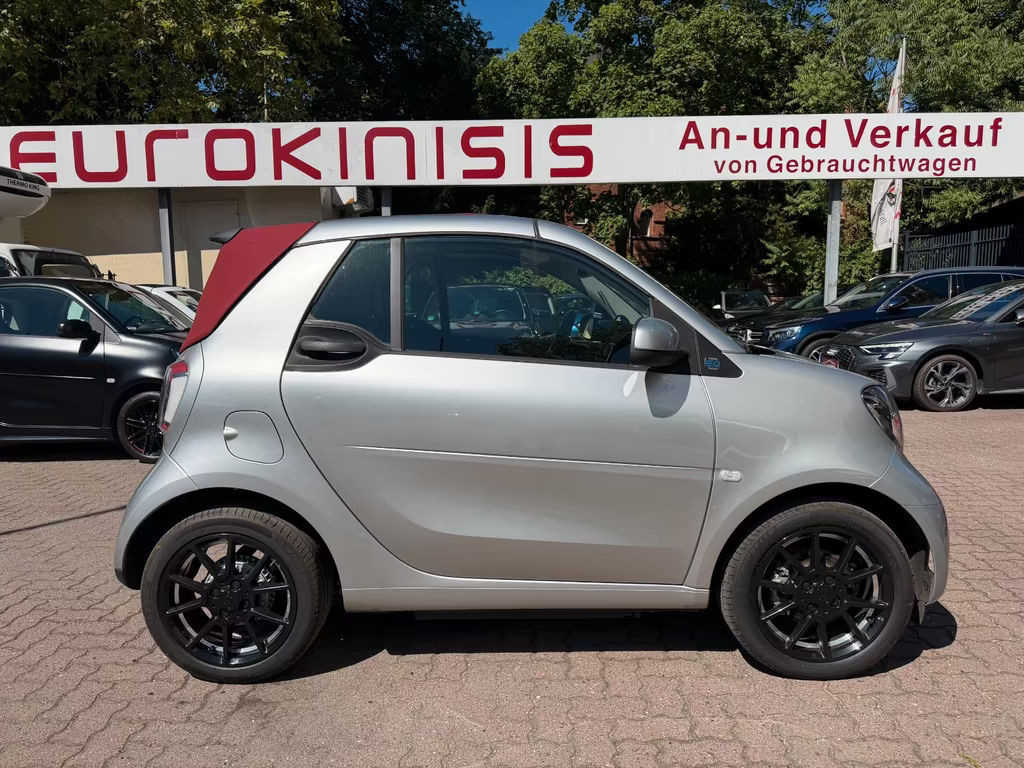 Smart EQ fortwo Brabus Cabrio JBL 22kw onboard charger
