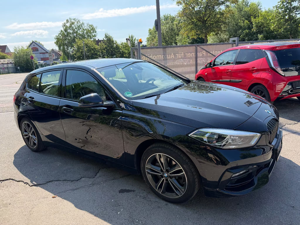 BMW 1 Serie 120 xDrive Sport Line Sedan 120d