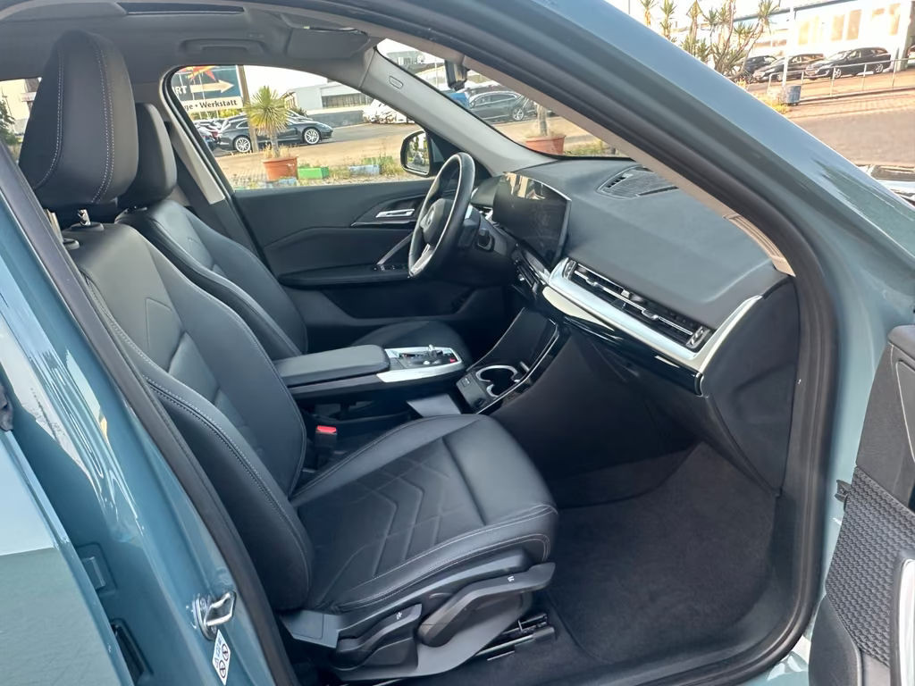 BMW iX1