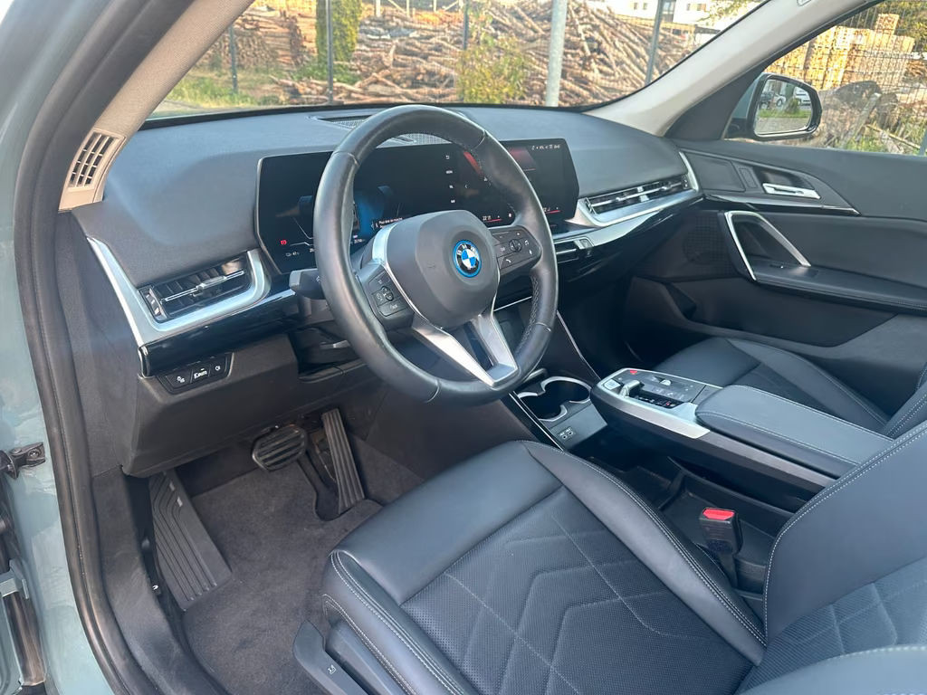 BMW iX1