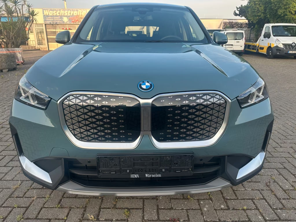 BMW iX1