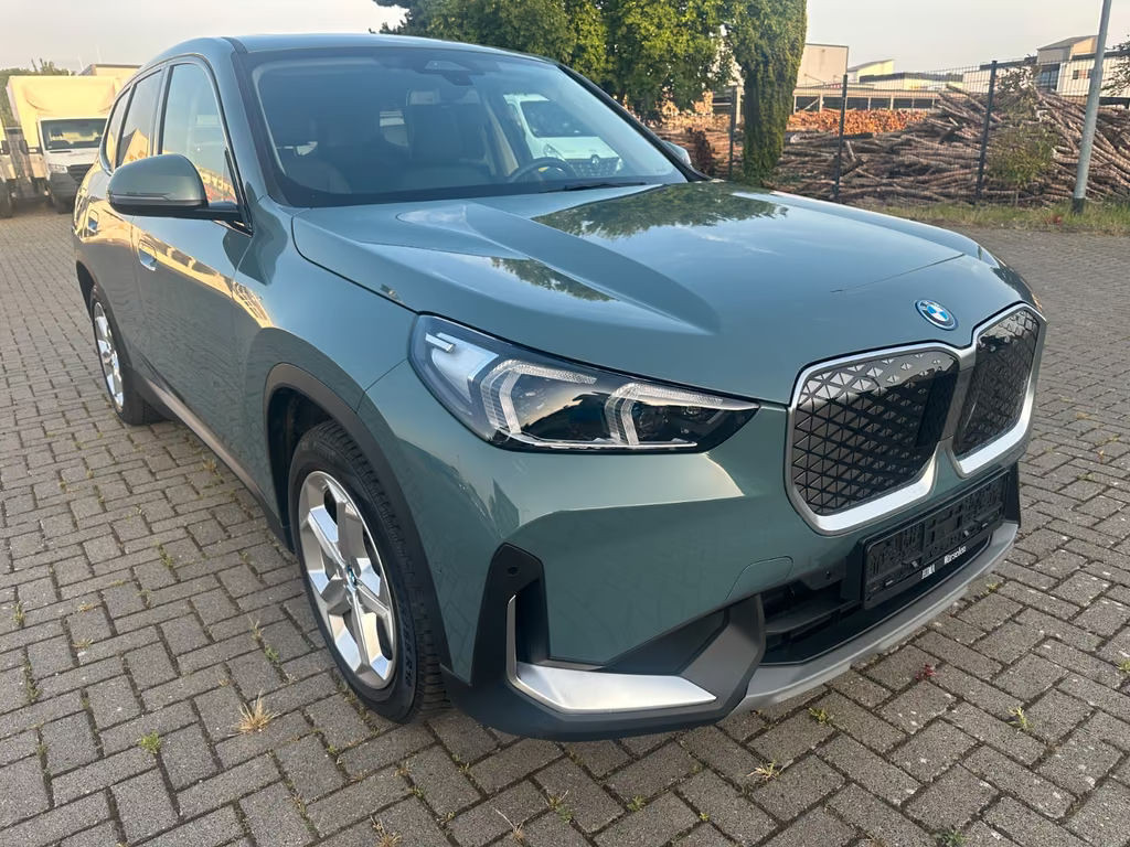 BMW iX1
