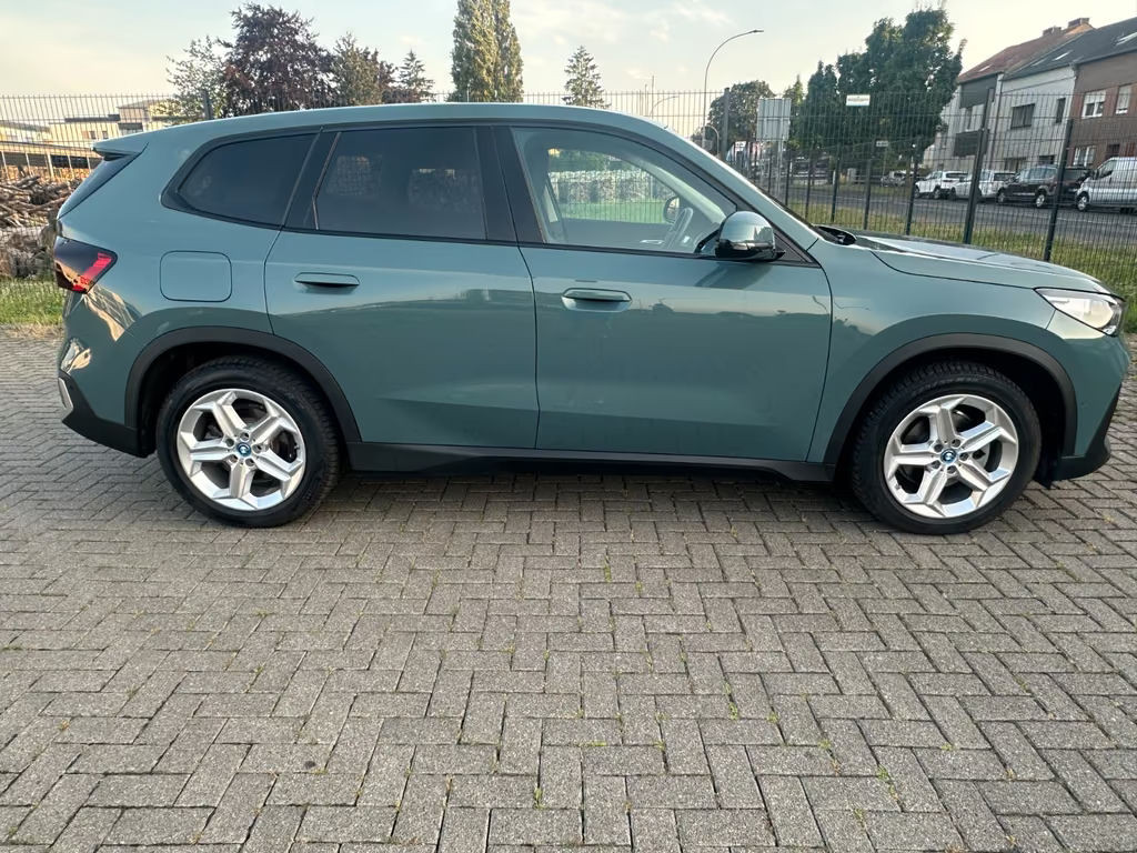 BMW iX1