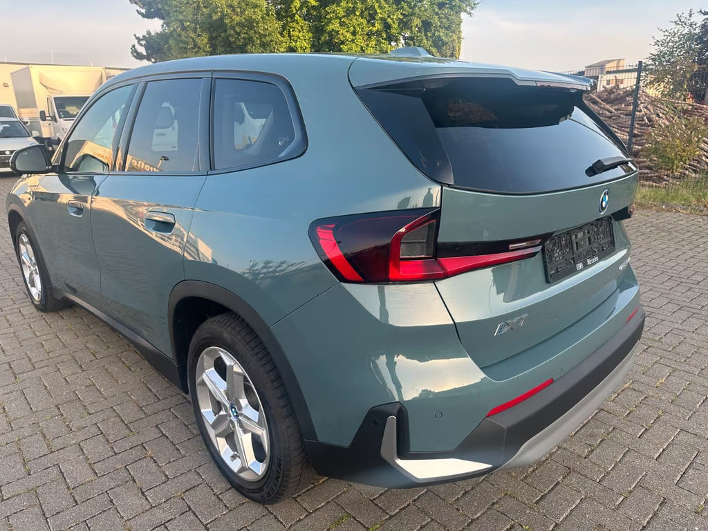 BMW iX1