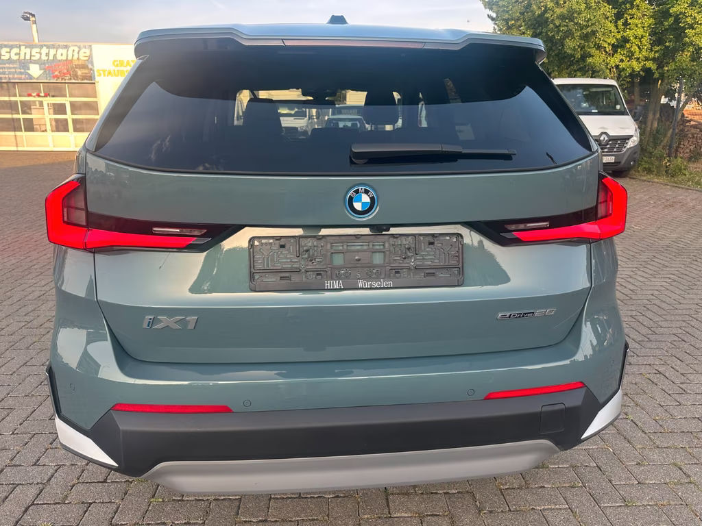 BMW iX1