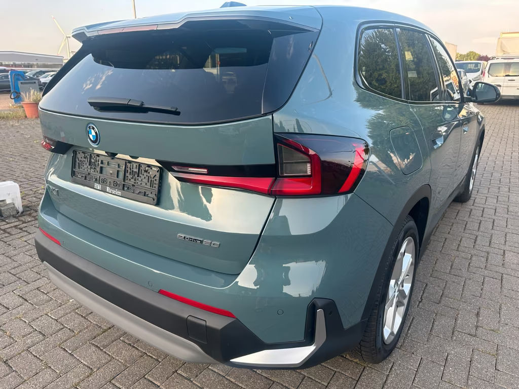 BMW iX1