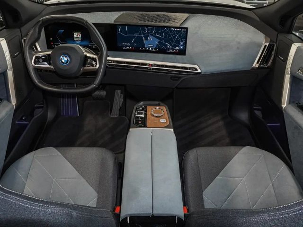 BMW iX